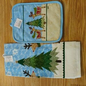 NWT Kitchen towel and potholder set